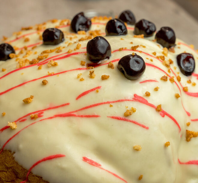 panettone con amarene e cioccolato bianco